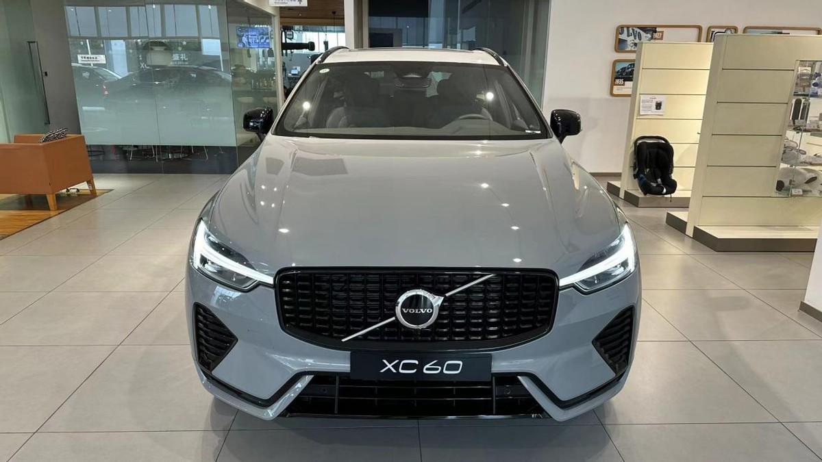 探店实拍沃尔沃XC60,最高优惠11万,标配2.0T+8AT,值得入手吗?
