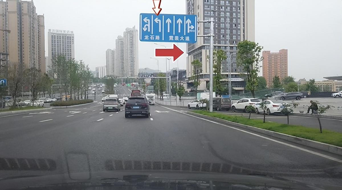 开车听导航播报,让新手司机难懂的5个词语,稍不注意就会走错路